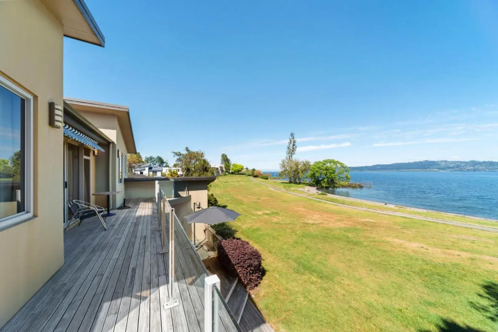 Lakeside Vistas Magic - Rainbow Point Home