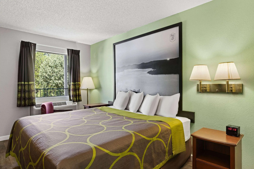 Super 8 by Wyndham Branson - Shepherd of the Hills Exwy