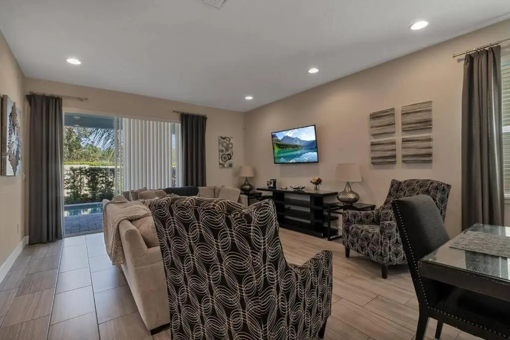 451-Luxury Villa wMovie Theater and Arcade