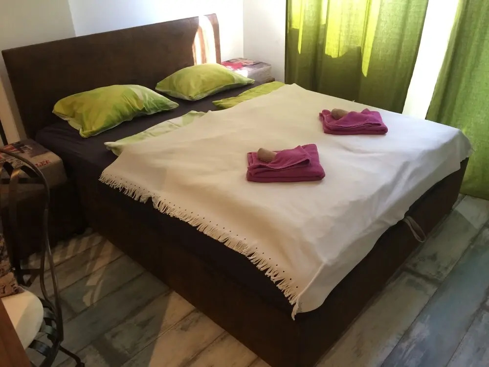 Ginger Apartment