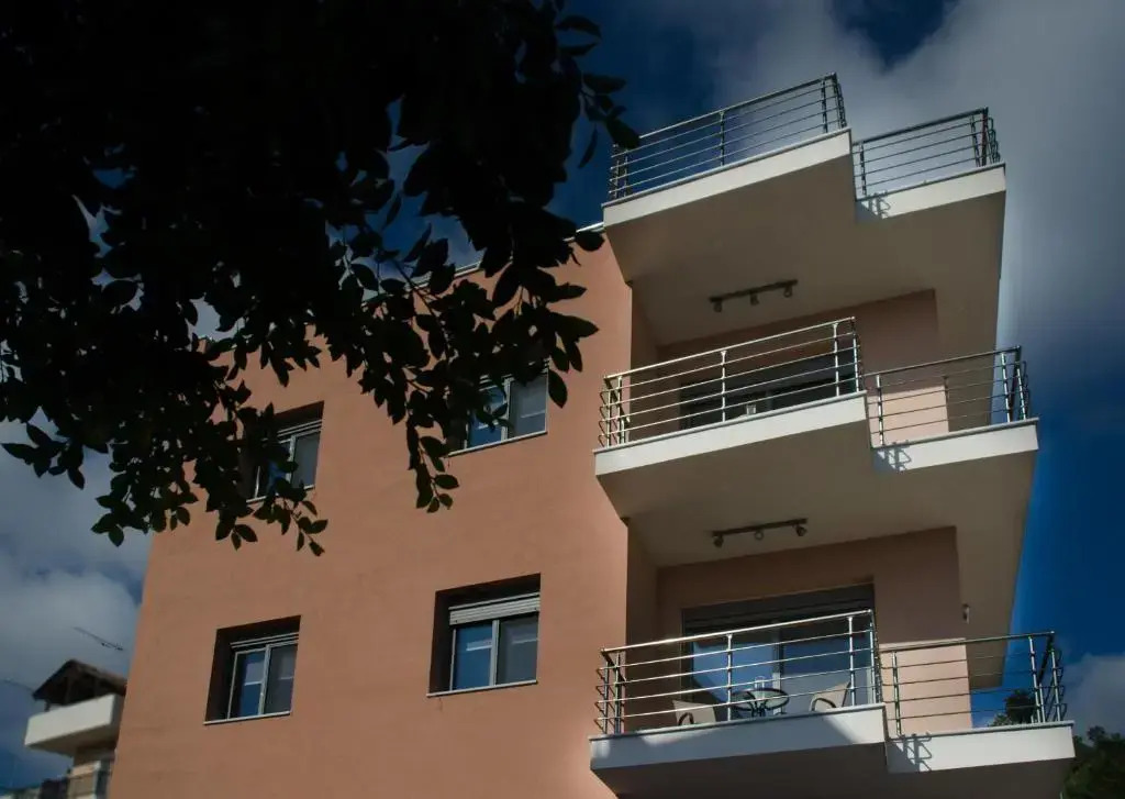 Laura Suites