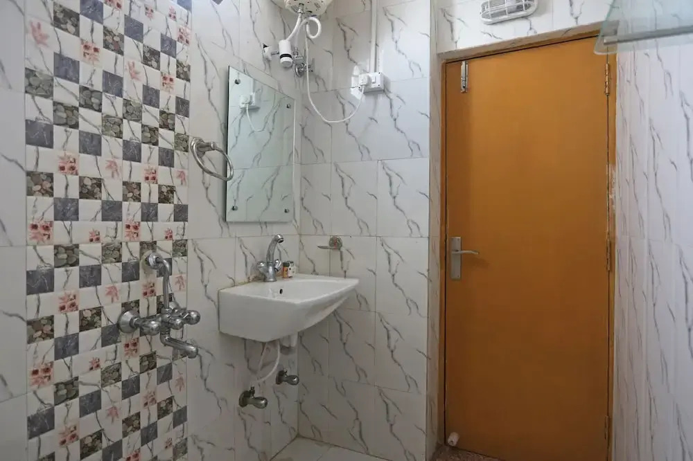 OYO 6388 Hotel NR Inn