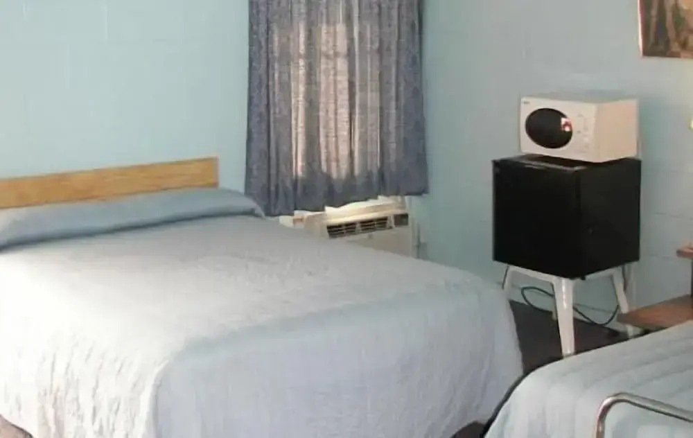 Holiday Host Motel