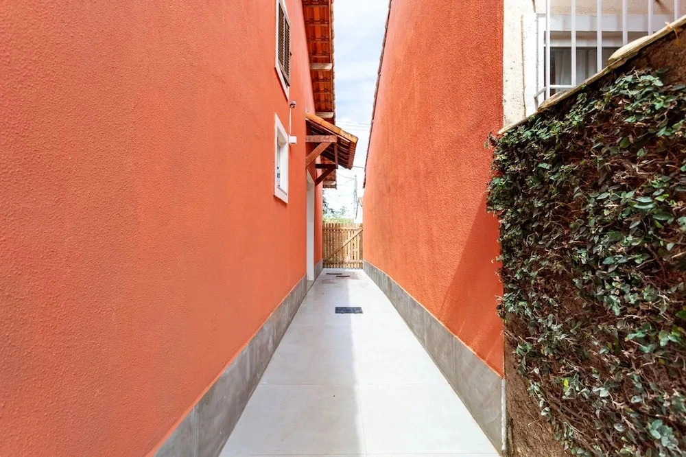 Casa com Churrasqueira a 550m da Praia Itaipua u