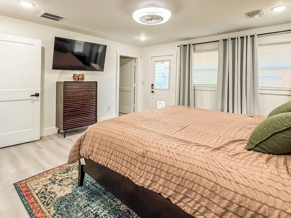The Houston Oasis - Urban Luxury
