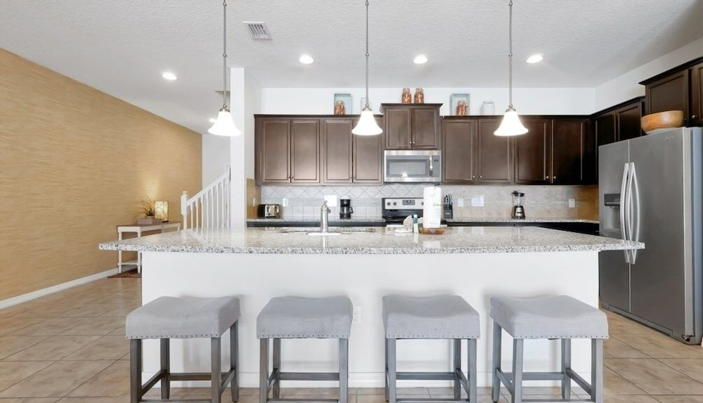 Magical Getaway Near Disney Private Pool + Resort Access, Bbq Grill! 4 Bedroom Townhouse