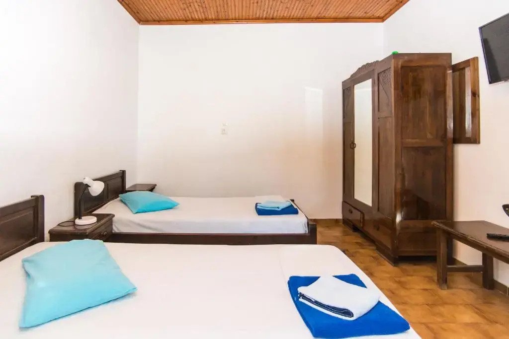 Blue White Apartments - Kefallonia Poolside Retreats