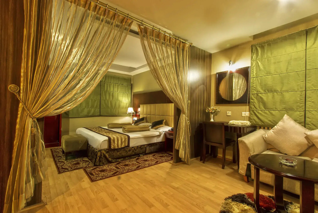 Hotel Gateway Grandeur