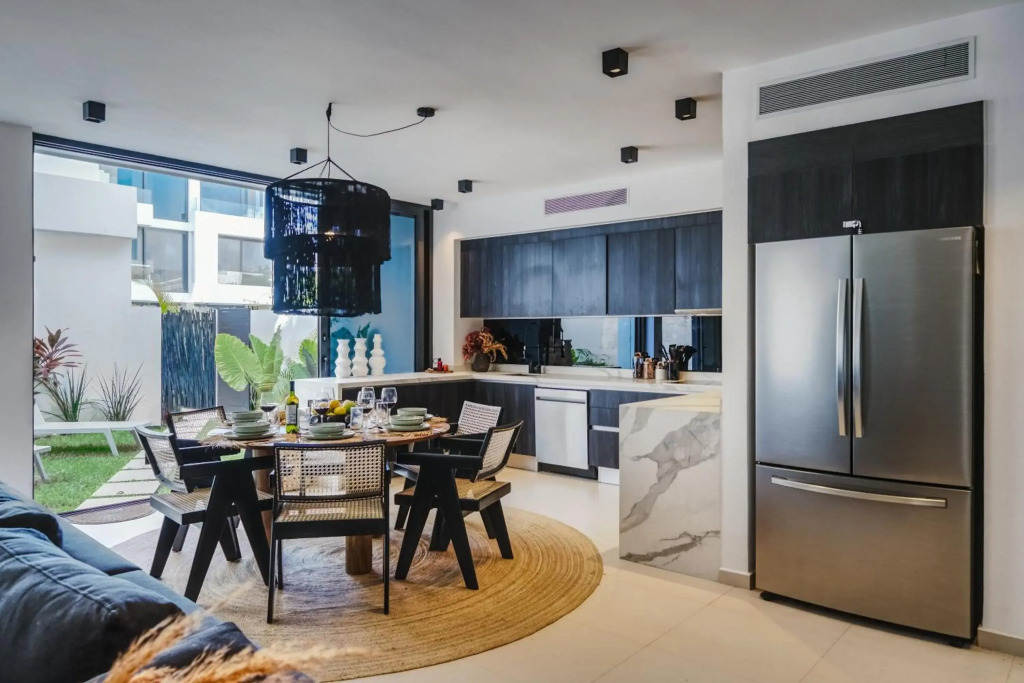 Modern 2BDR with Private Pool, Freestanding Bathtub and Views