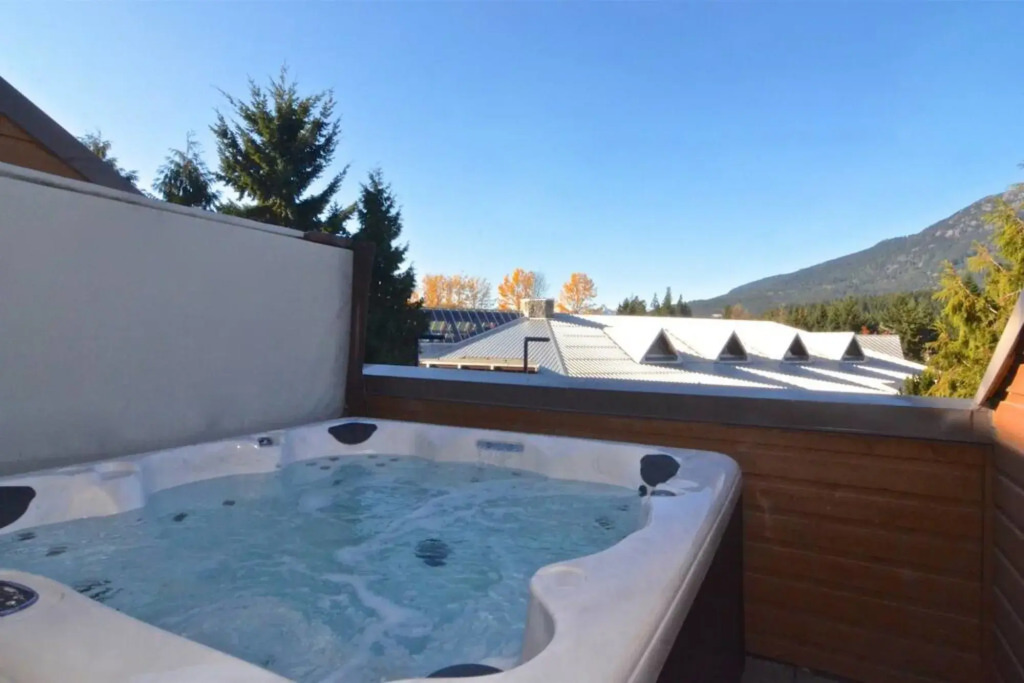 HS17 · Hearthstone Lodge - Hot tub - Village location