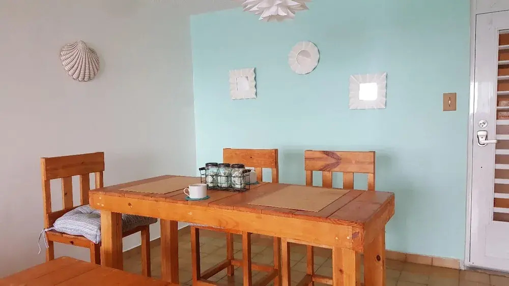 Breathtaking ocean view apt, steps from the beach!