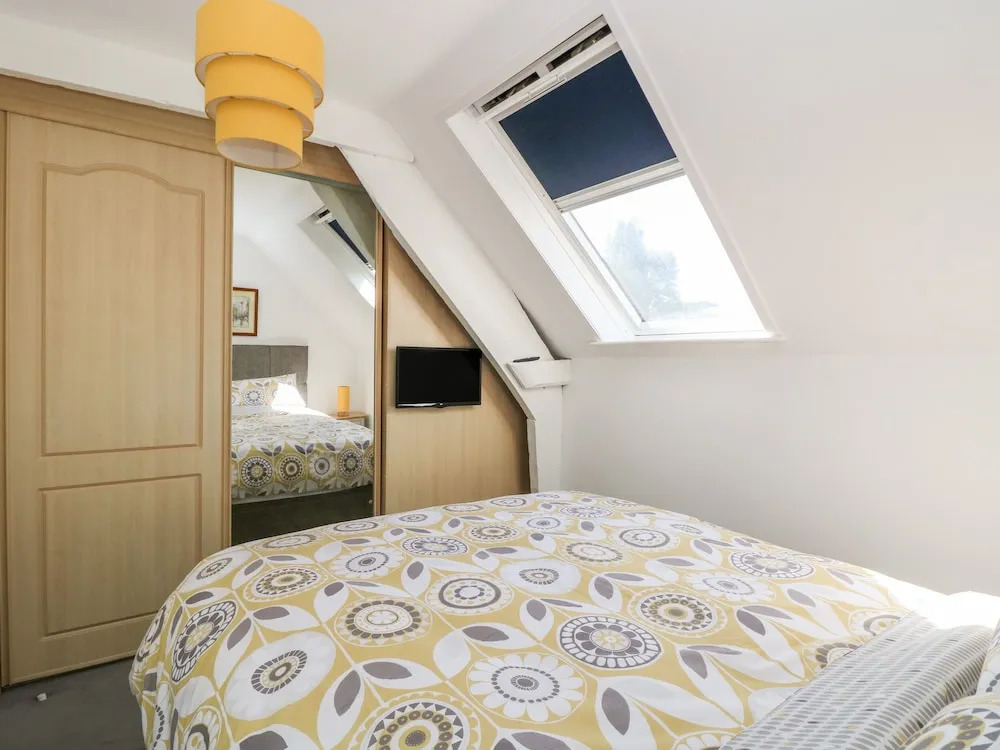 2 Rodgers Mews