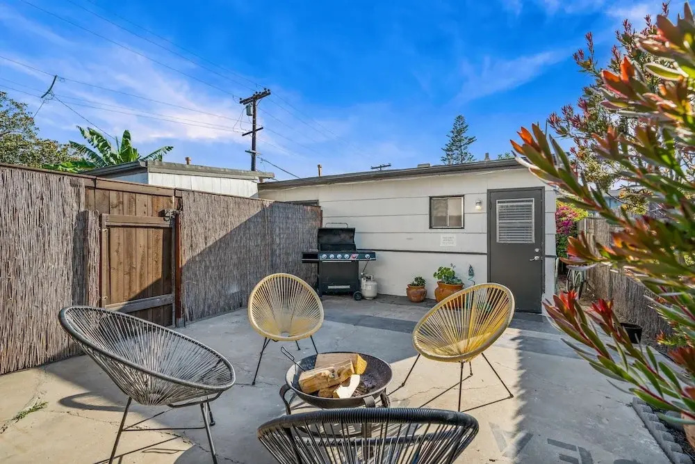 Live Like a Local - Studio With Huge Backyard