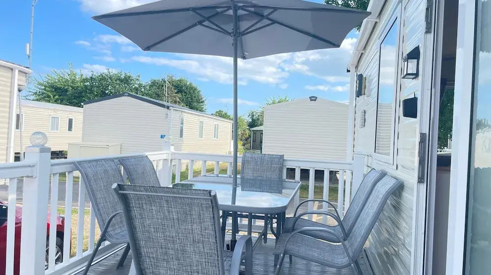 Excellent caravan 4 birth sleeps 6 Tranquil site