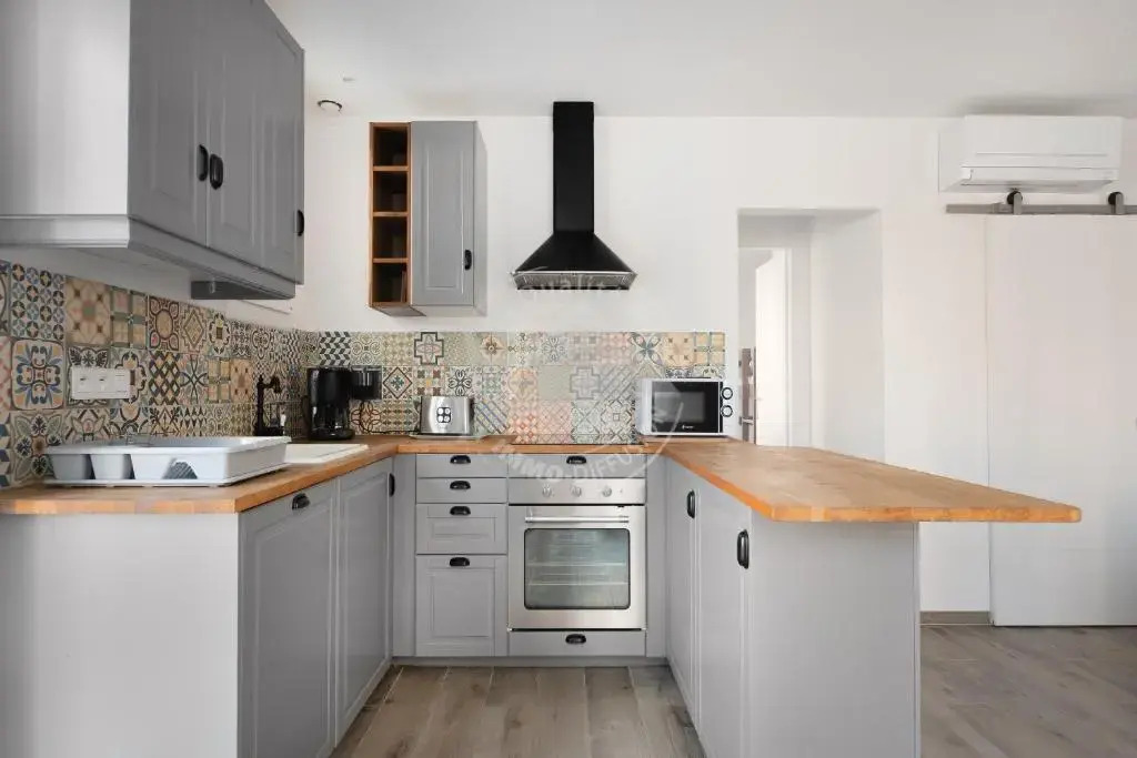 AS15280 - P3 face à la mer avec garage privé à 2 pas du Centre Ville