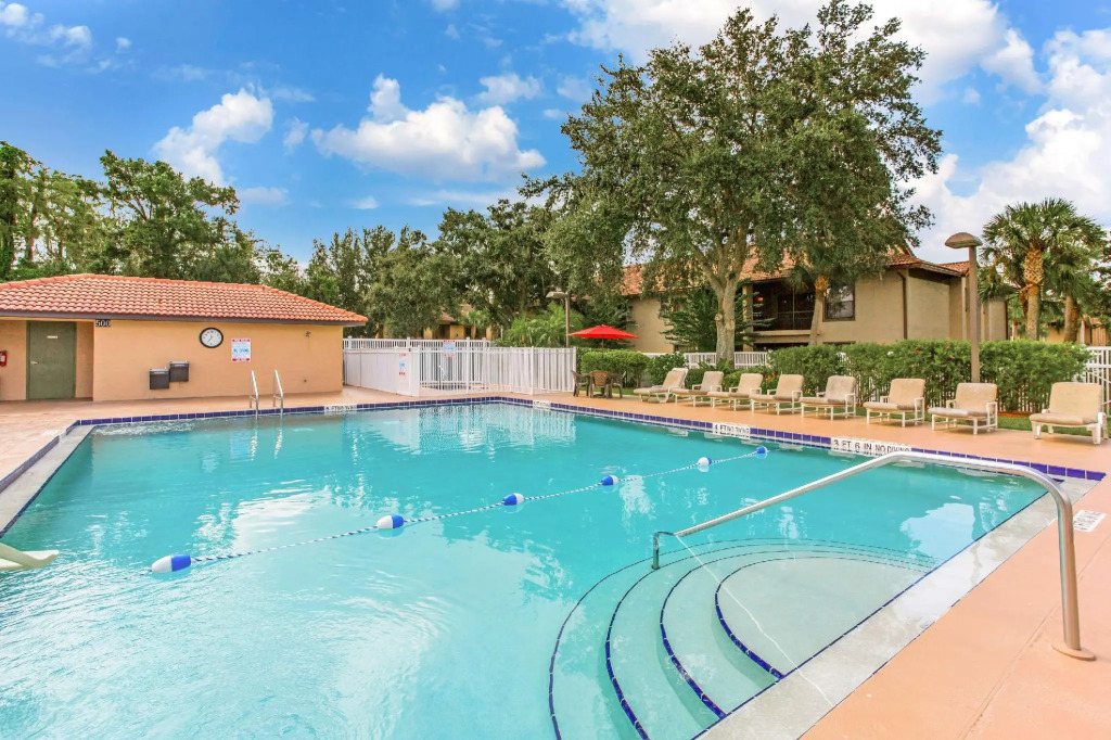 Alhambra Villas by Coolvacay