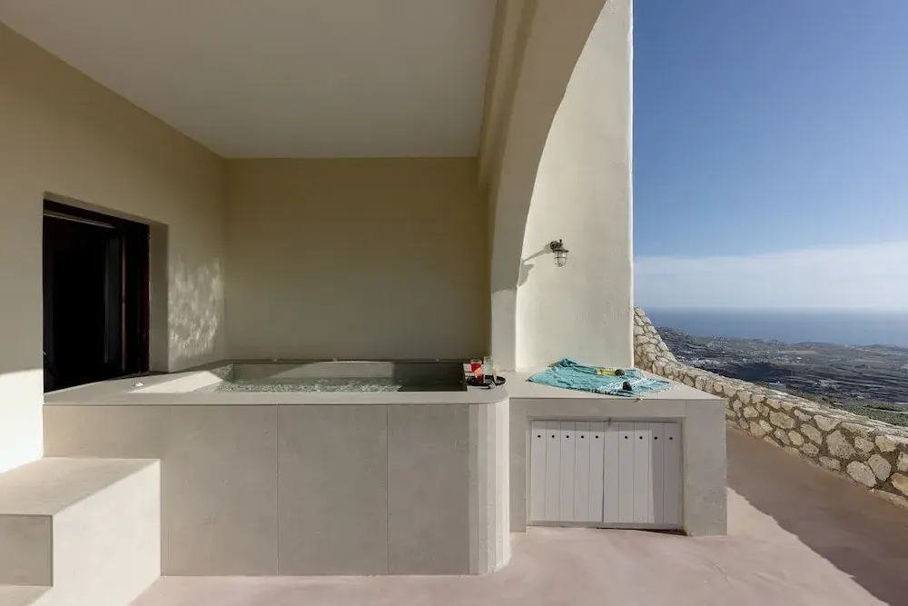 One bdr Apartment for 4-sea View-hot Tub-parking