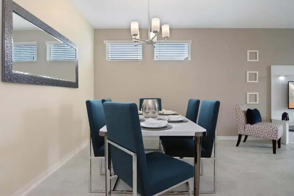 Three Bedrooms Storey Lake Orlando 201