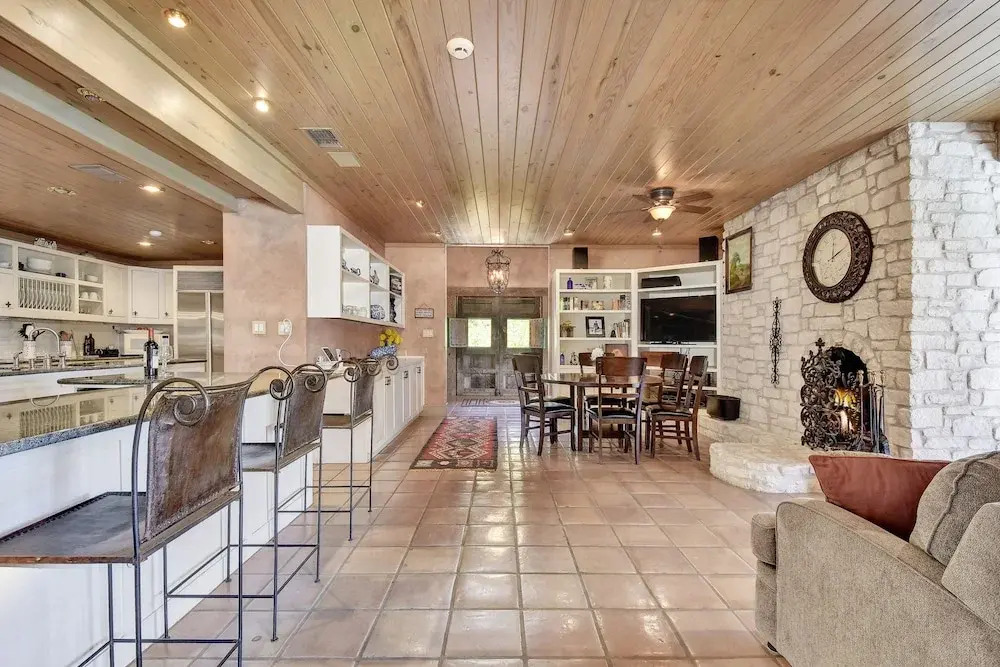 7BR 5 5BA Spicewood Sanctuary by RedAwning