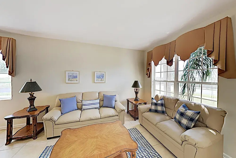 Windsor Hills Oasis: Private Pool, Spa & Game Room 6 Bedroom Home