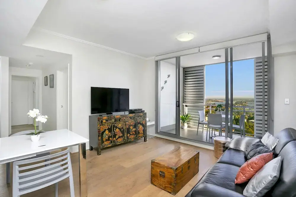 Bright Open Plan Spacious Two Bdr Apt - SL001