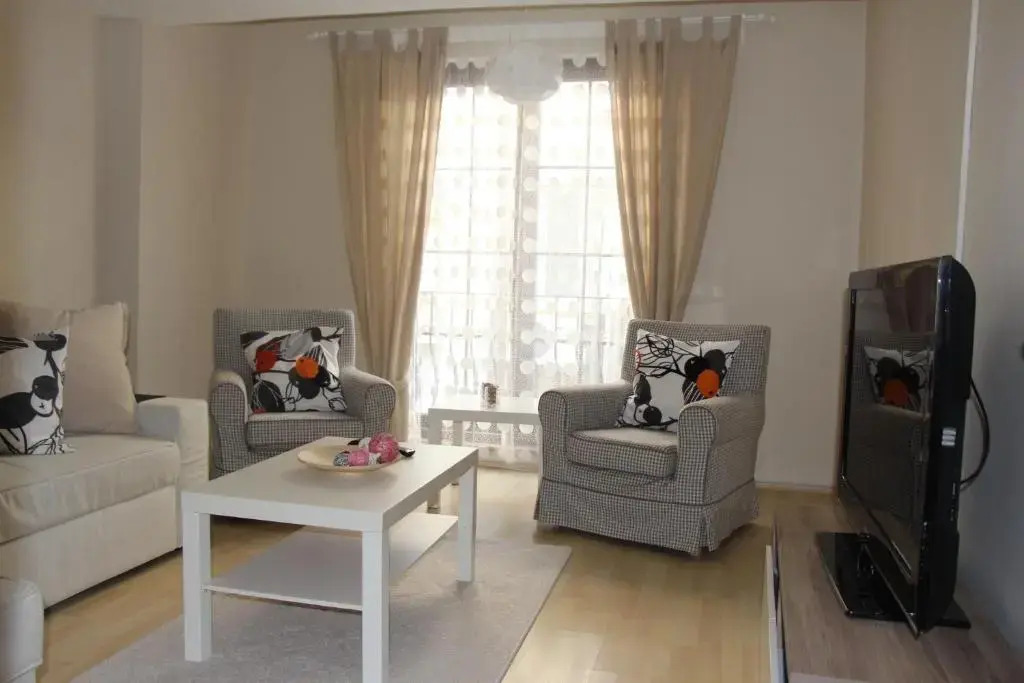 Kinzi House