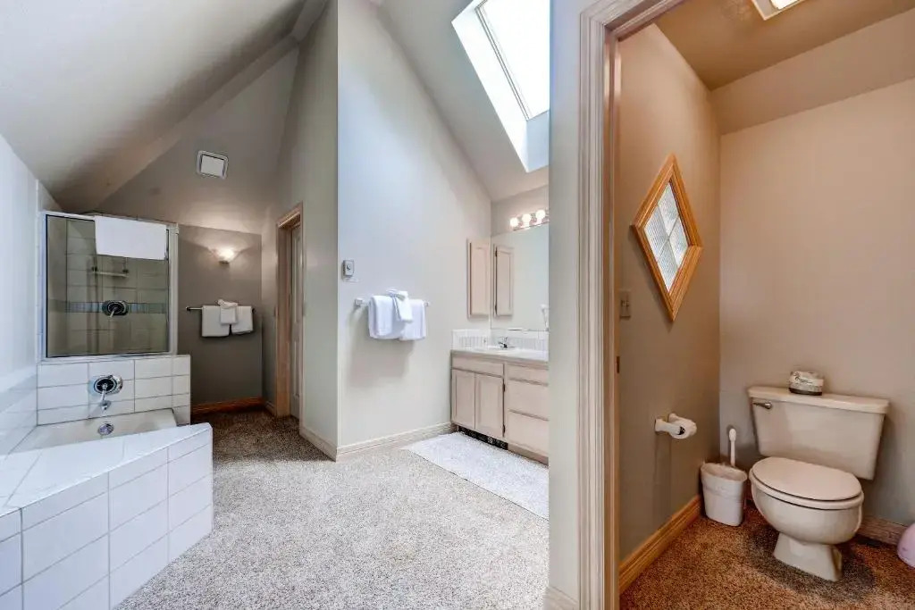Four-Bedroom Pineview Haus