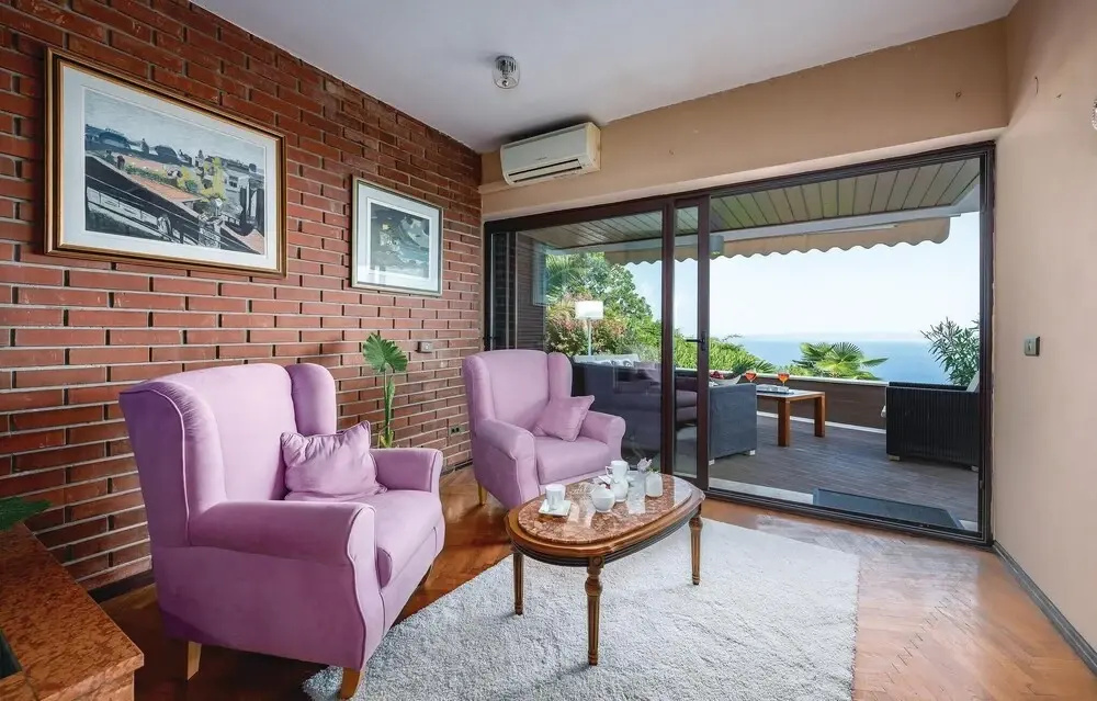 Stunning Home in Icici With Wifi and 4 Bedrooms