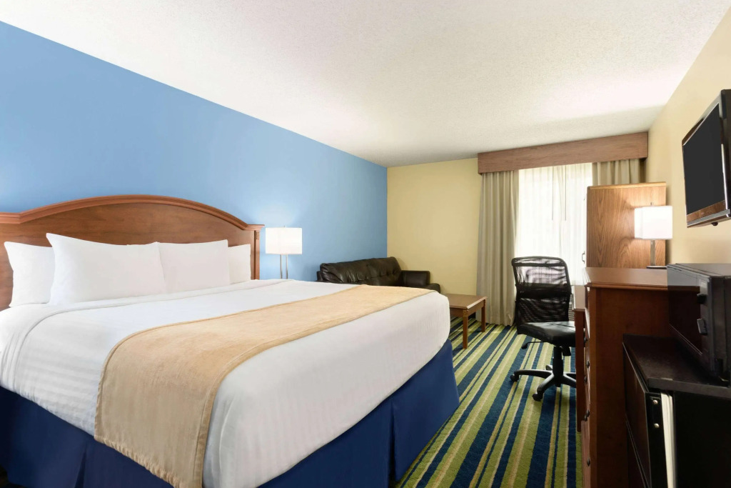 Days Inn by Wyndham Fargo - West Acres