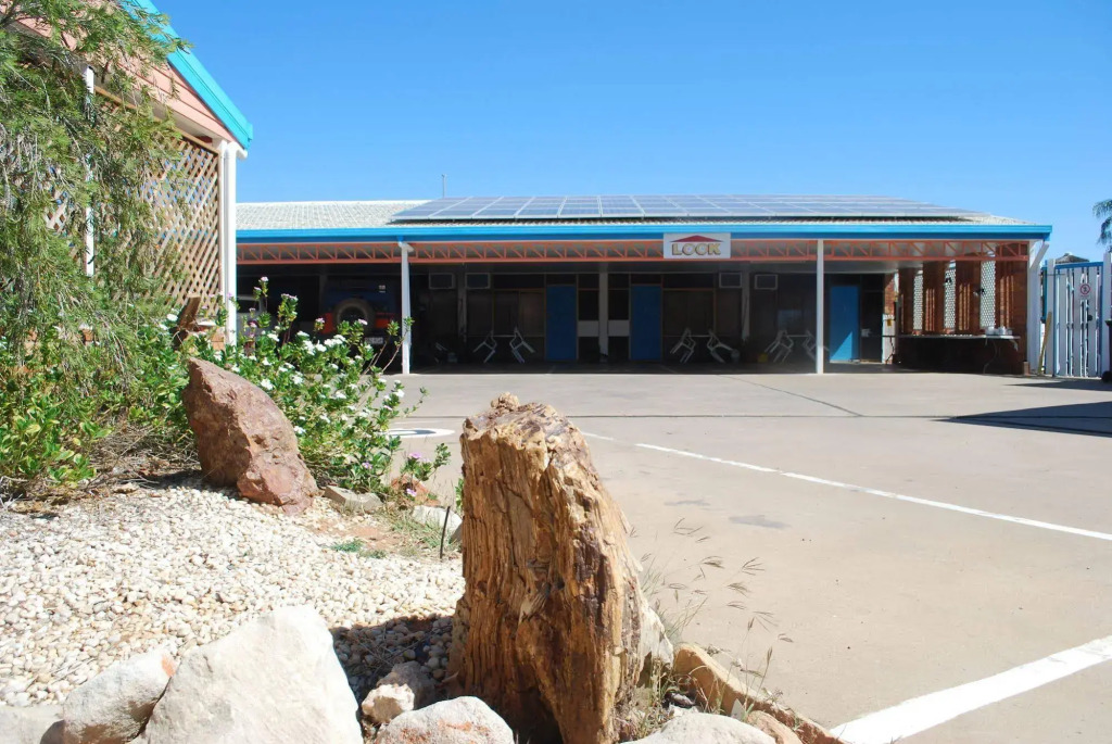 Abajaz Motor Inn - Pool and short walk to Town