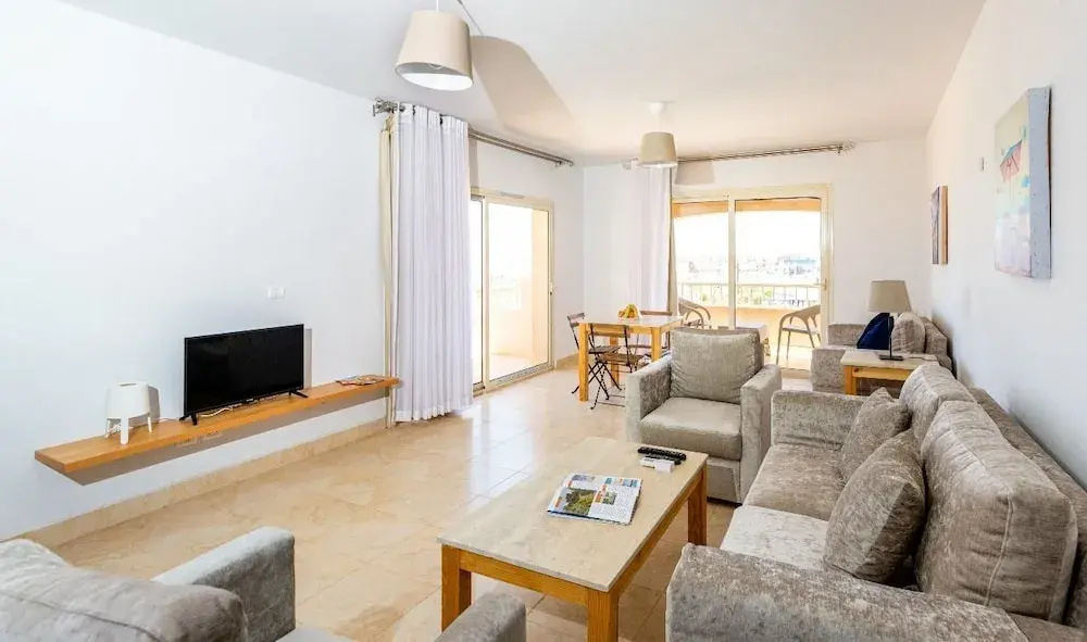 Seaside serviced apartments