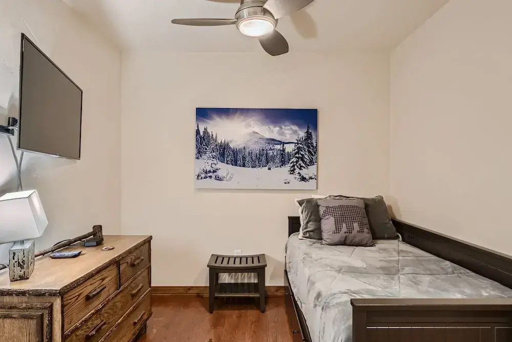 Bluesky 505 4 Bedroom Condo by RedAwning