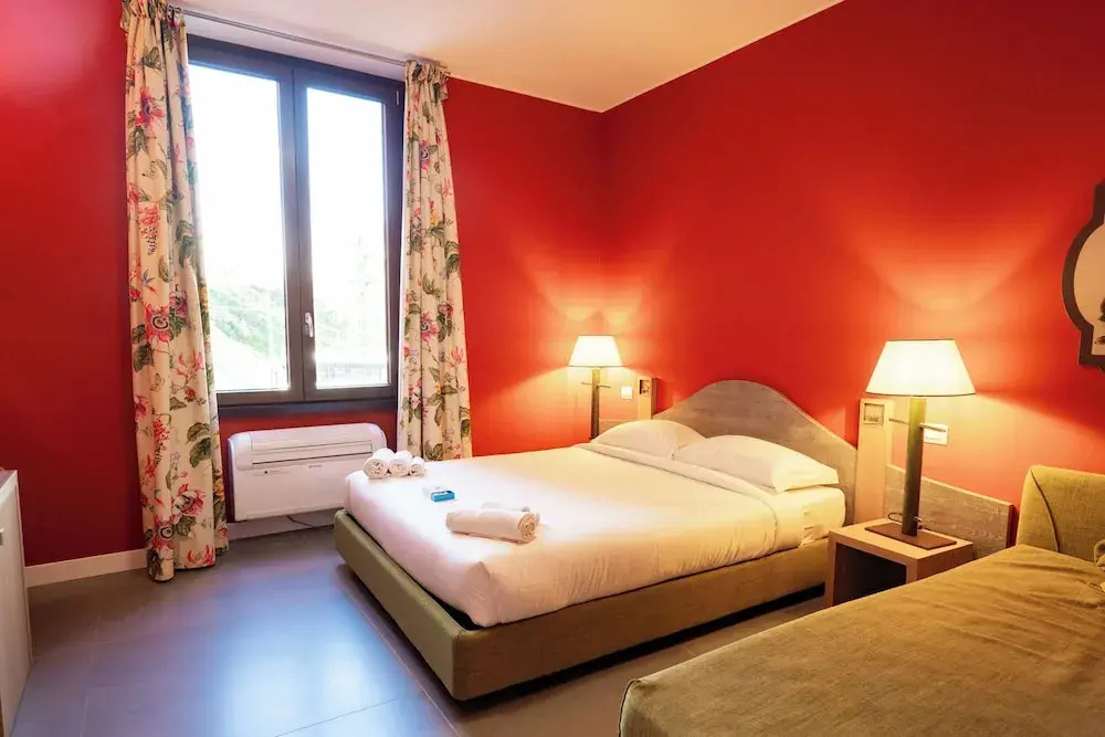 SGS Suite Lake Como