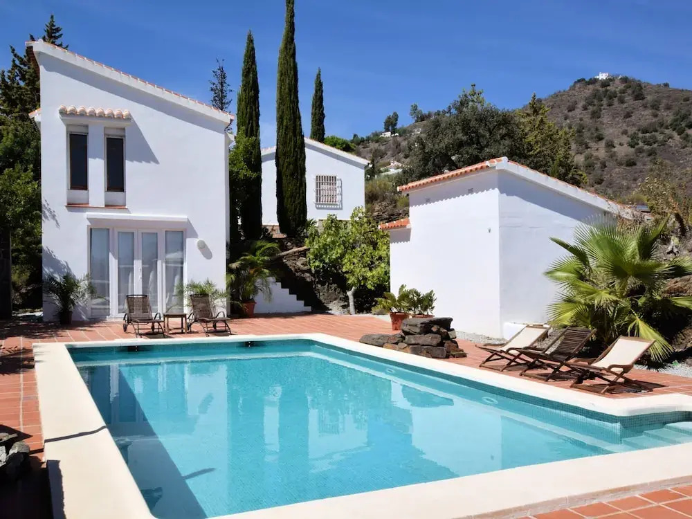 Villa a Sayalonga vicino al mare