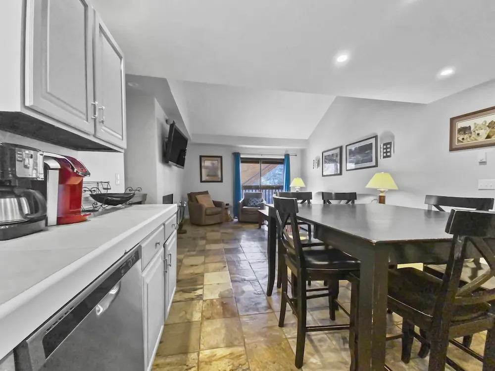 310 Snowblaze 2 Bedroom Condo by RedAwning