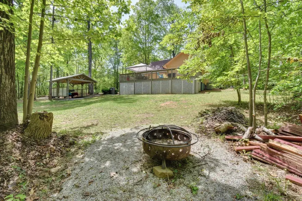 The Lake Place Cabin w/ Golf Cart & Free Kayaks!