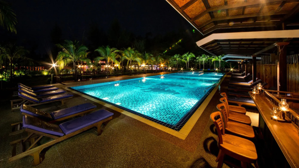 Naiyang Park Resort - Beachfront Escape