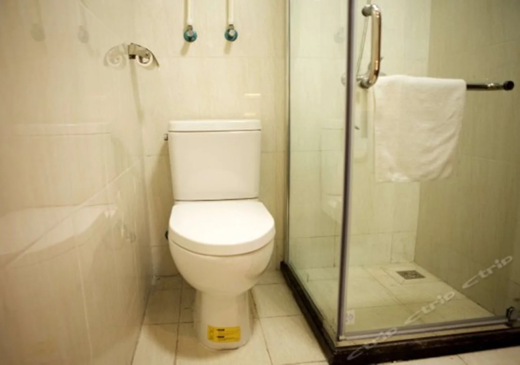 Yi Long International Apartment