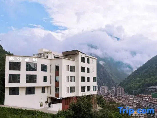 Shiwai Qilan Homestay (Kangding Love Song Square Liuliu City)
