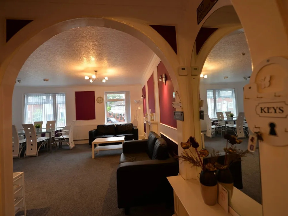 Centrally-located Apartment in Coventry With Netflix