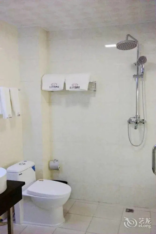 Tiantian Fashion Hotel (Luoyang Longmen High-speed Railway Station)