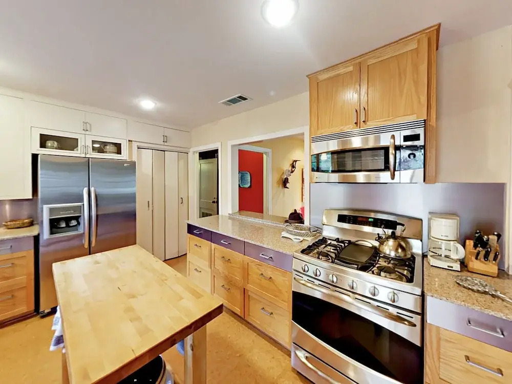 Light-Filled Charmer - 2 Br Home