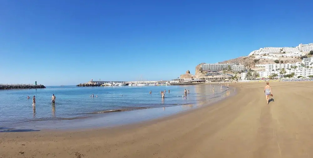 Two bedroom apartment 2 min from beach