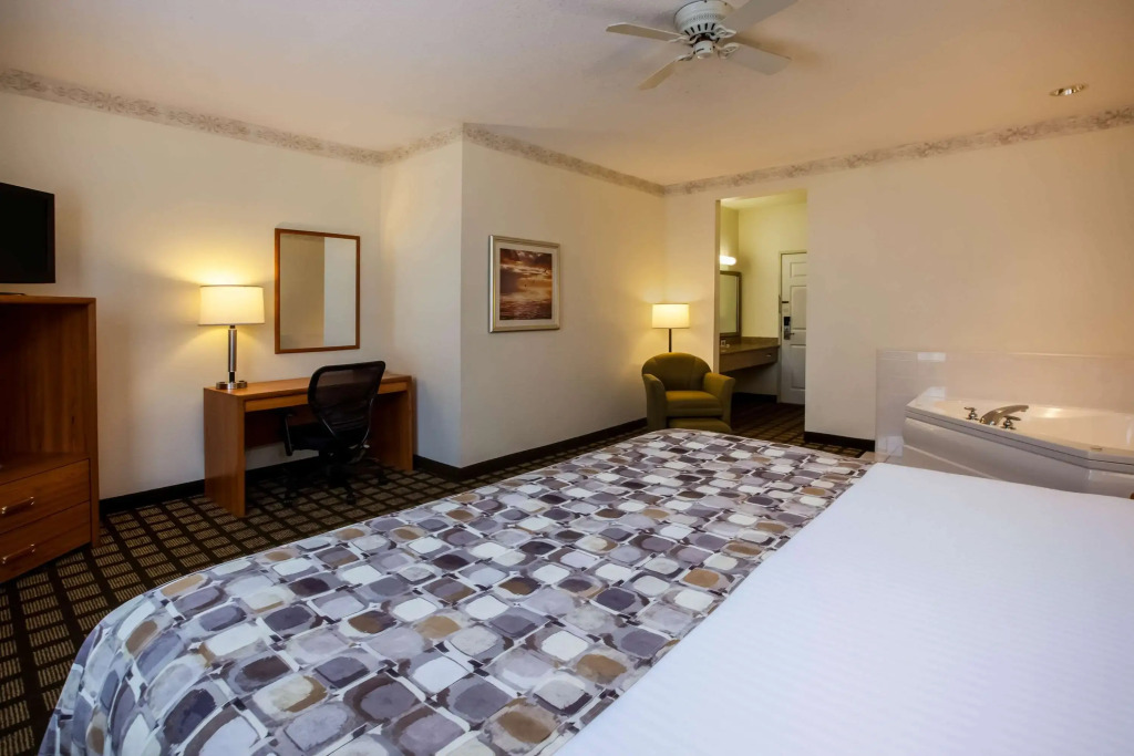 Baymont by Wyndham Mackinaw City