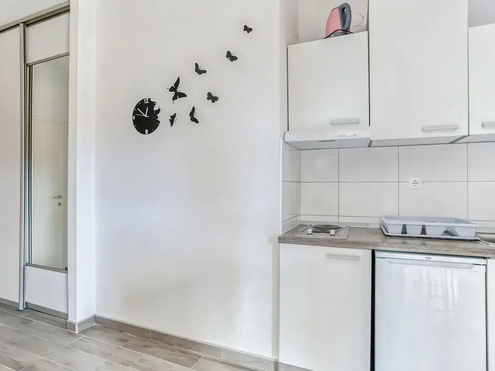 Simplistic Holiday Home in Sumartin near Sea Beach