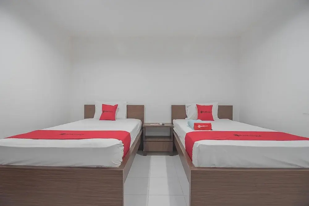 RedDoorz near Living Plaza Balikpapan
