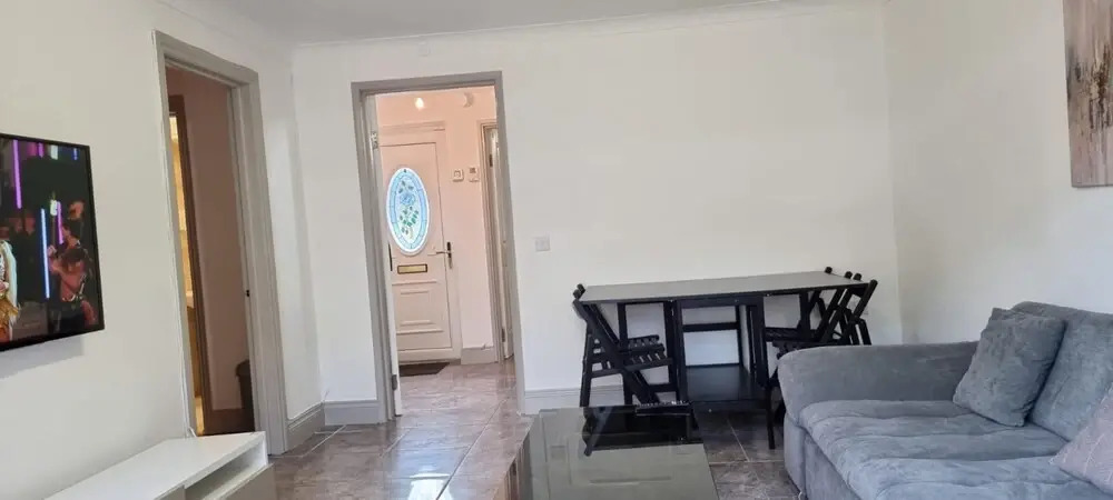 Remarkable 3-bed House With Garden in London
