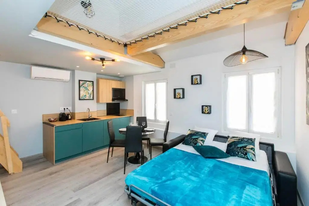 Duplex : Plage 300m, Clim, Netflix