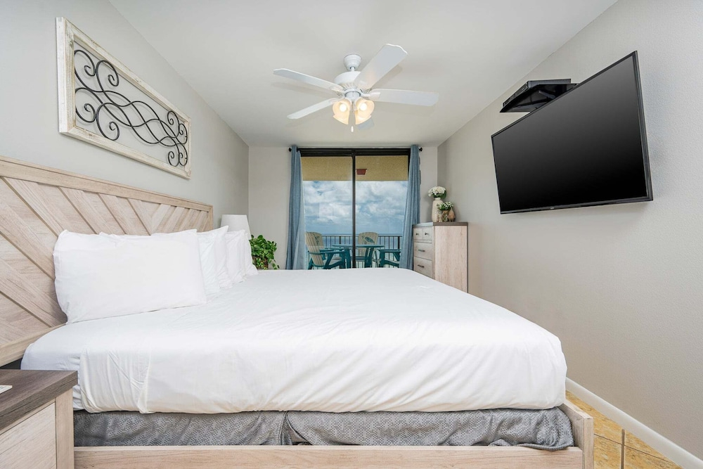 Phoenix V 810 2 Bedroom Condo