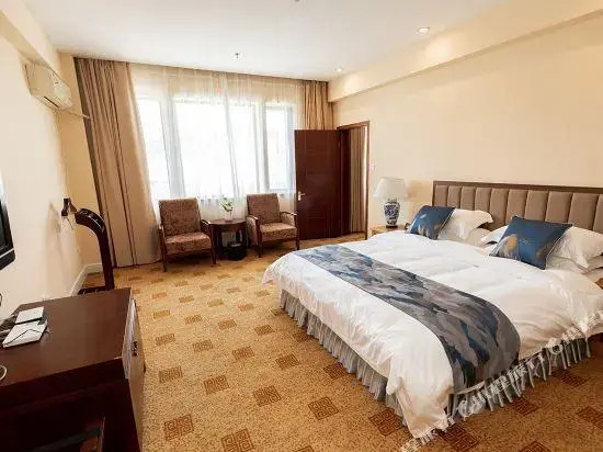 Golden Lake Hotel